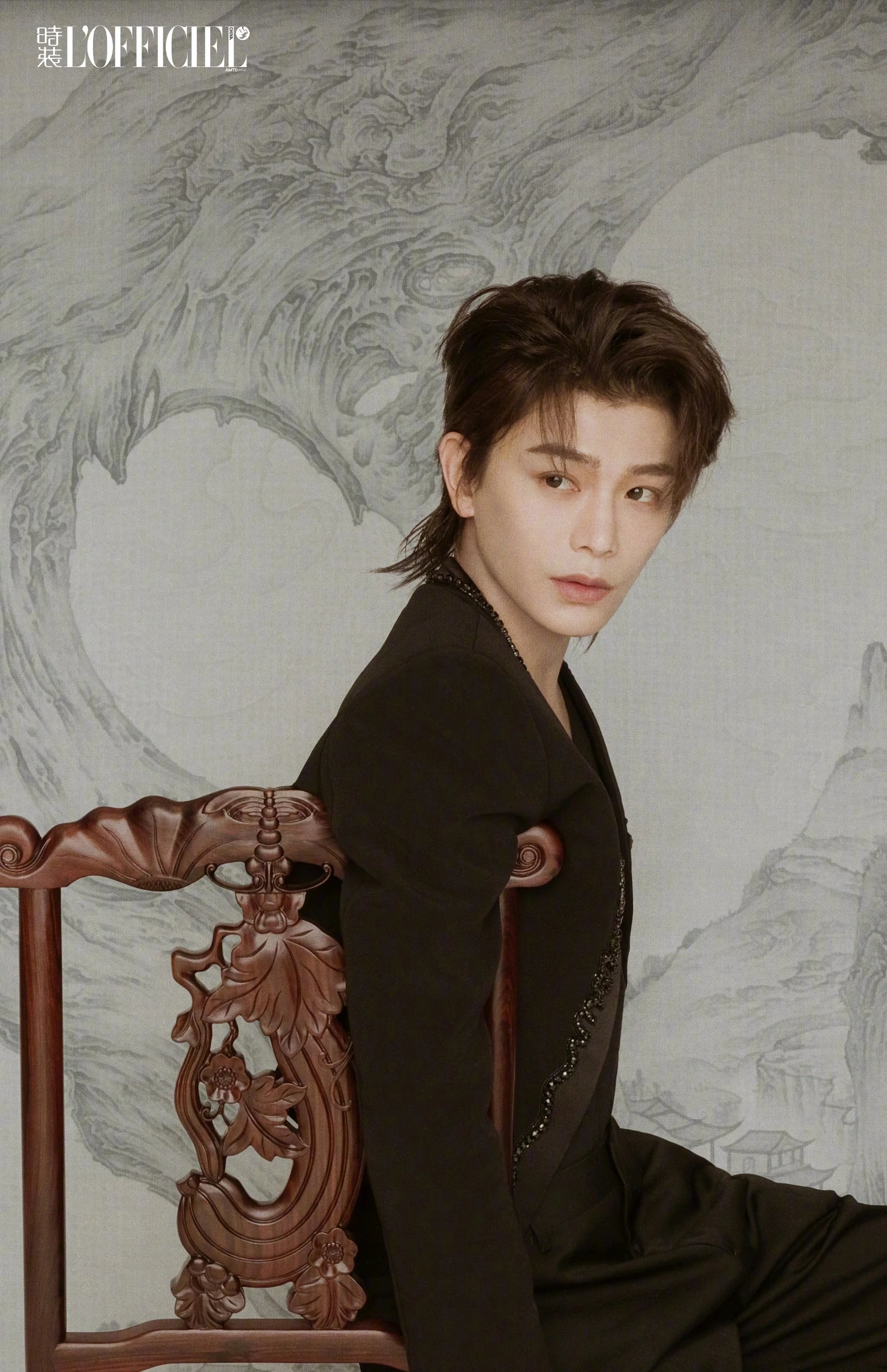 Pre - นิตยสาร L’OFFICIEL ติงอวี่ซี Dingyuxi 2025+การ์ด*3+ลับ*1