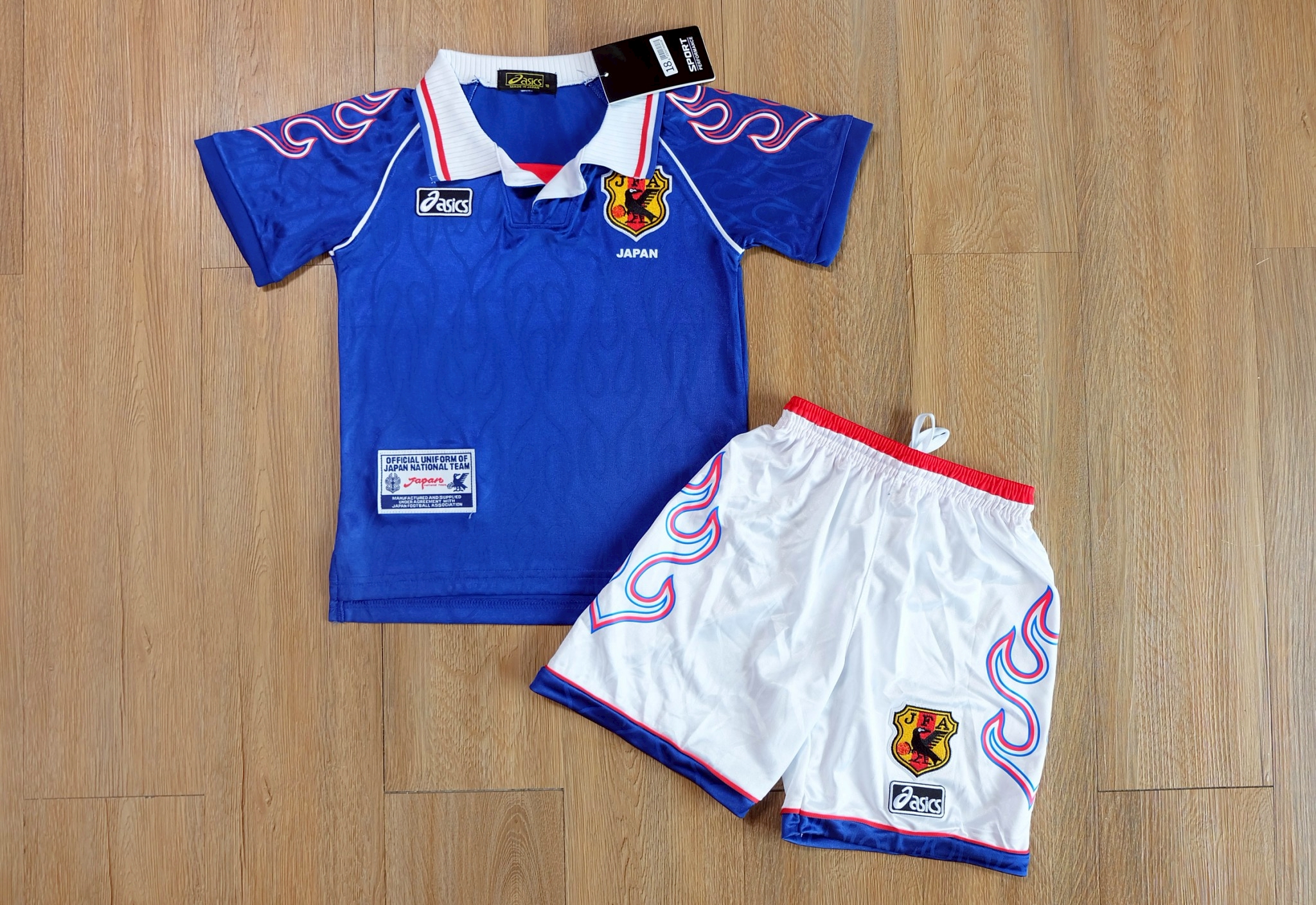 ชุดฟุตบอลเด็ก – ทีมญี่ปุ่นย้อนยุค 1998 เกรดเเฟนบอล