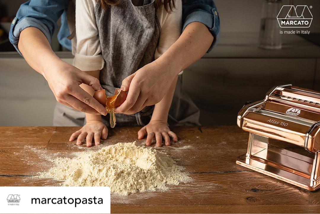 Marcato Atlas 150 (Made in Italy) เครื่องรีดแป้งและตัดเส้นบะหมี่,พาสต้า รุ่นสี เปลี่ยนหัวตัดเส้นได้ สีทองแดง พร้อมรับประกันจากโรงงานผู้ผลิต 2 ปี หากใช้ในครัวเรือน หากใช้ในเชิงพาณิชย์ 1 ปี