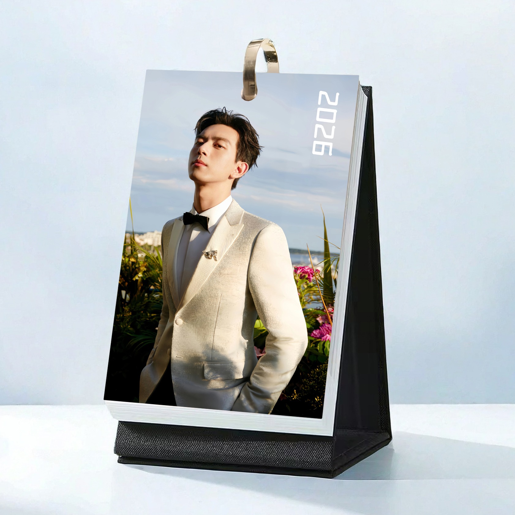 Pre - ปฏิทินตั้งโต๊ะลายหลี่เซี่ยน LiXian 2026 (ไม่ใช่สินค้าอฟช.)