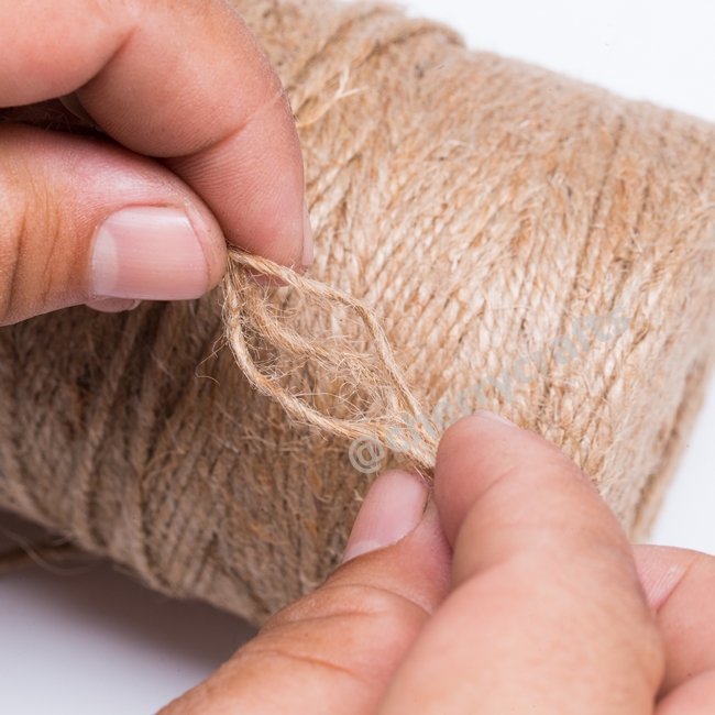 เชือกกระสอบเกรด A+ ม้วนเล็ก หนัก 0.5 กิโลกรัม สีน้ำตาลยังไม่ฟอกไม่มีผุ่นและไม่มีกลิ่นเหม็น