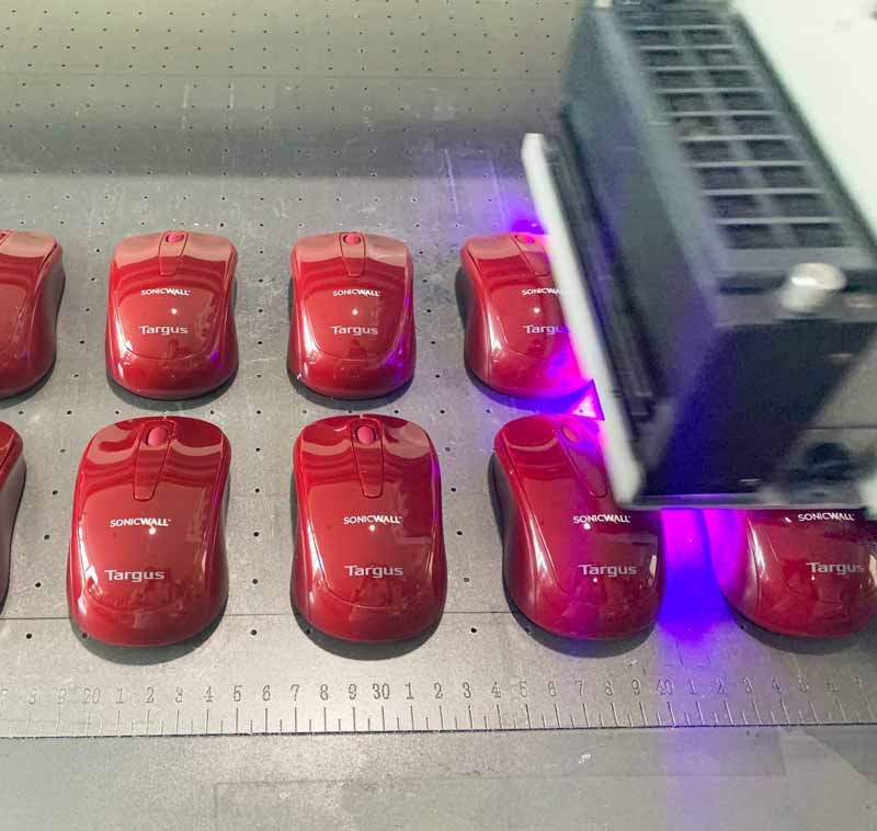 พิมพ์พลาสติกหลุม | พิมพ์พลาสติกโค้ง | สกรีนพลาสติกหลุม | สกรีนพลาสติกโค้ง | พิมพ์วัสดุโค้ง | สกรีนวัสดุโค้ง | จำนวนน้อย