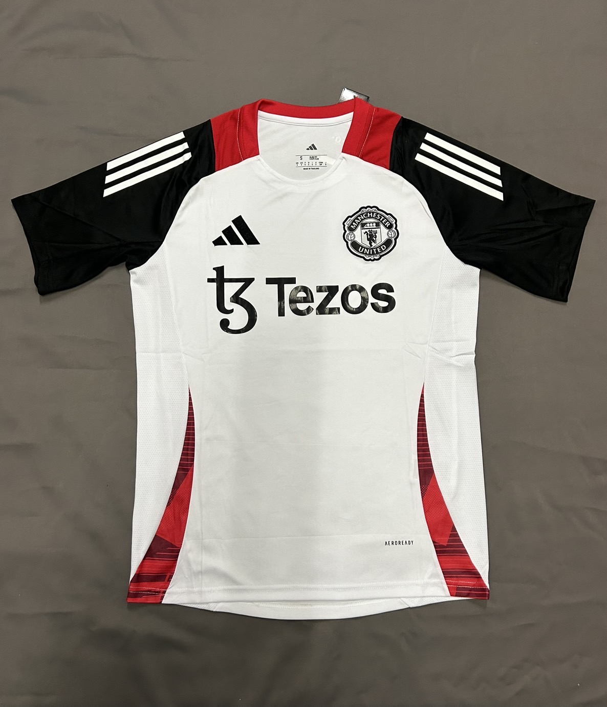 2025-26 เสื้อฟุตบอลเเมนยู ชุดซ้อม สีขาว สำหรับผู้ชาย Fans Edition เกรดแฟนบอล SIZE S-2XL