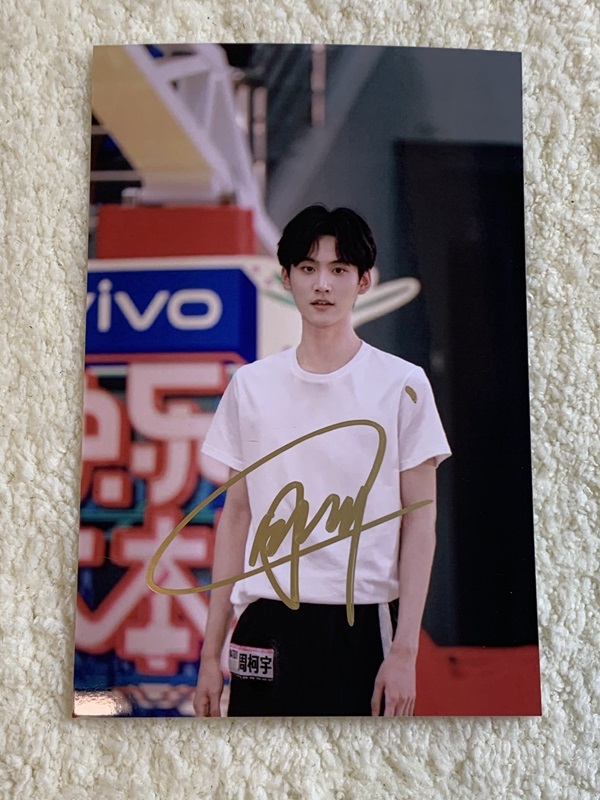 Pre - รูปถ่ายที่มีลายเซ็น INTO1