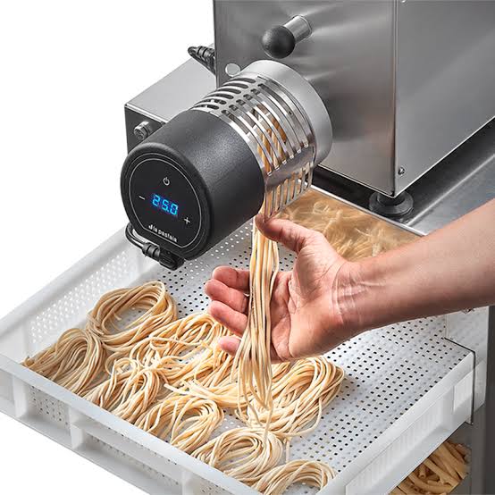 La Pastaia รุ่น LP5 เครื่องทำพาสต้าอัตโนมัติจากอิตาลี