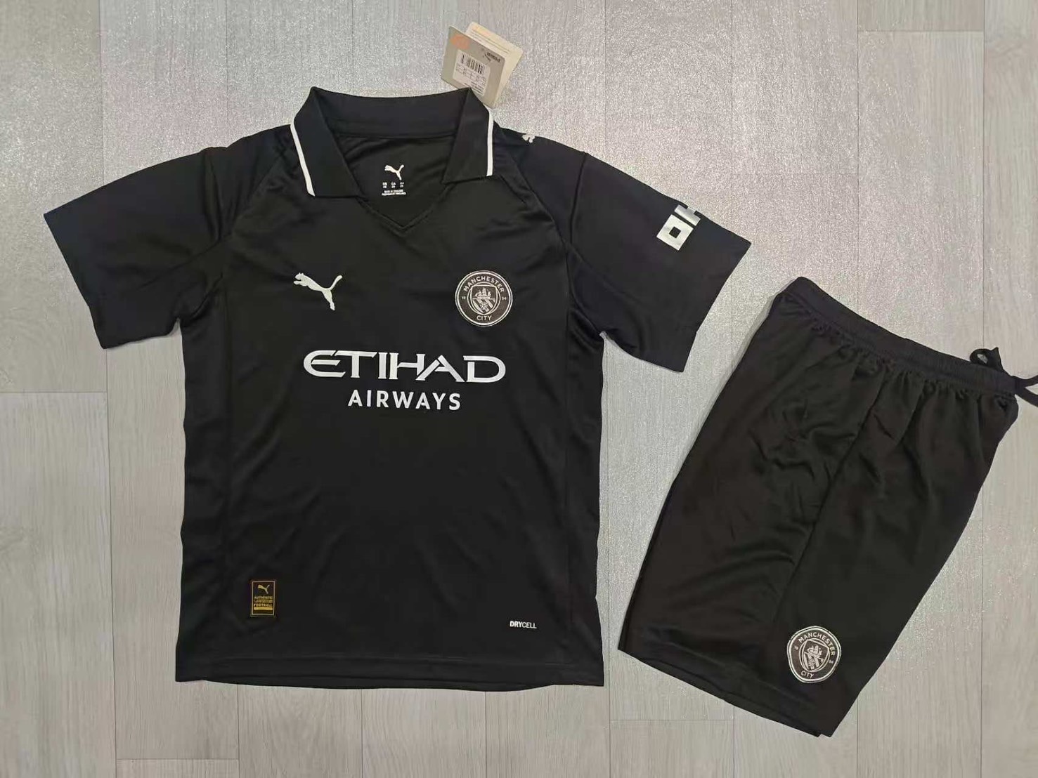 ชุดฟุตบอลเด็ก – ทีมเเมนซิ สีดำ Fans Edition เกรดเเฟนบอล 2025