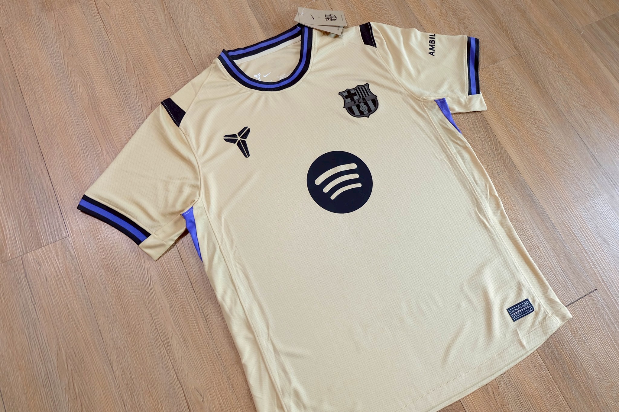 มาใหม่ เสื้อฟุตบอล บาซ่า สีทอง Fans Edition เกรดแฟนบอล 2025