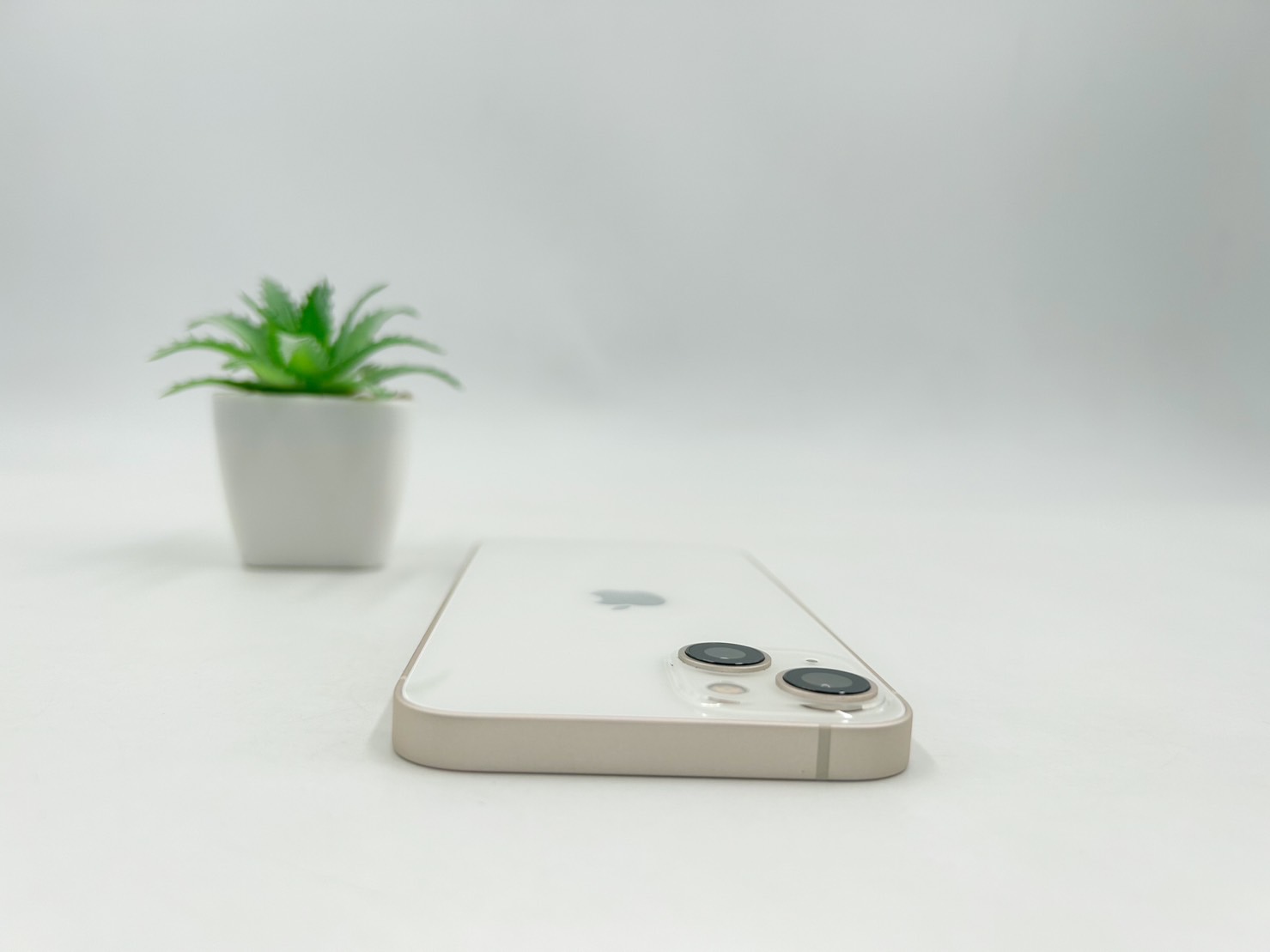 iPhone 13 256GB สี Starlight