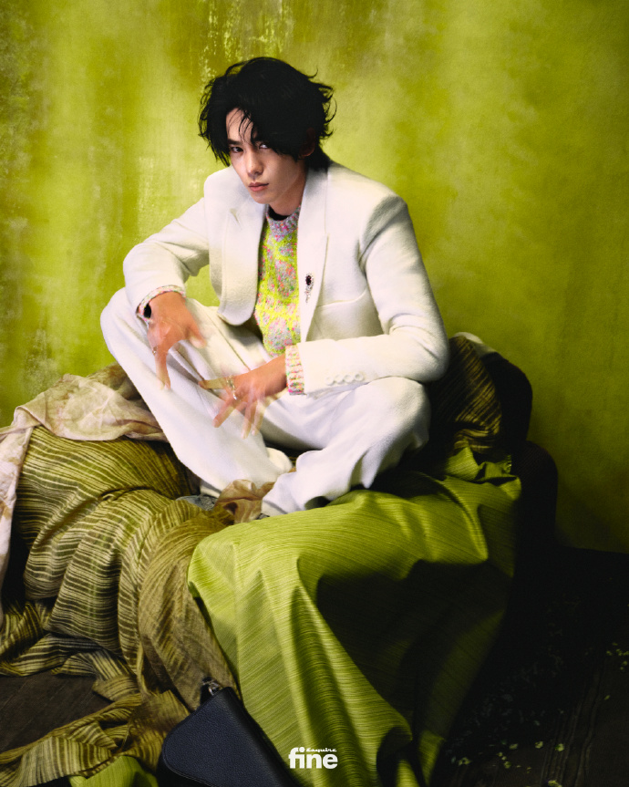 Pre - นิตยสาร ESQUIRE FINE อวี๋ซื่อ Yushi 2024 +การ์ด 4