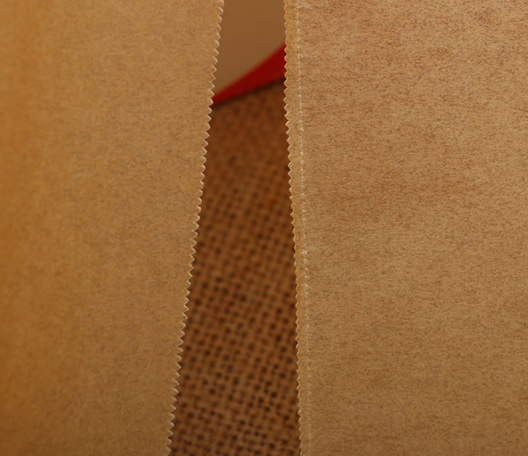 กระดาษไขรองอบอย่างดี เนื้อกระดาษสีน้ำตาล กระดาษไขรองอบเคลือบซิลิโคน ใช้ซ้ำได้ ความยาว 10 ม.หน้ากว้าง 30 ซม.