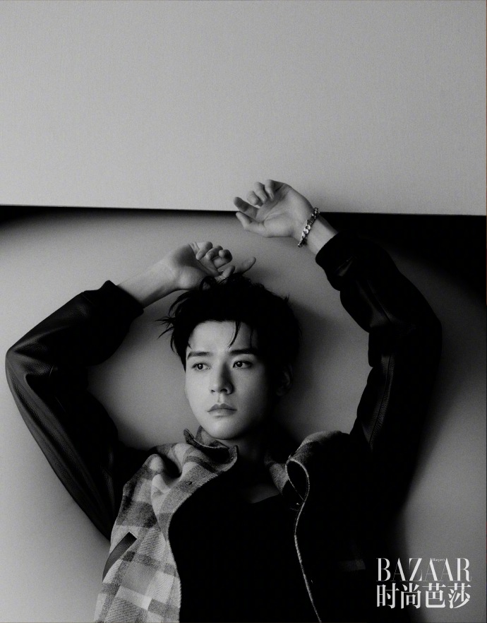 Pre - นิตยสาร BAZAAR กงจวิ้น GongJun 龚俊 2025 /ตำนานนทีมืด