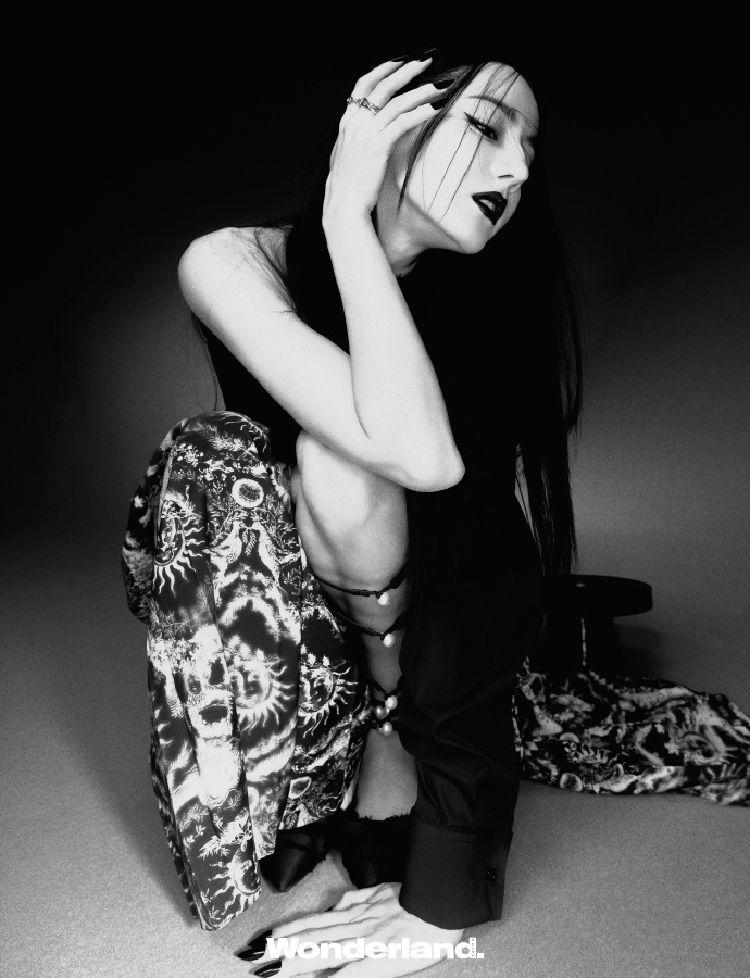 Pre - นิตยสาร Wonderland ตี๋ลี่เร่อปา Dilireba 2024+การ์ด*2