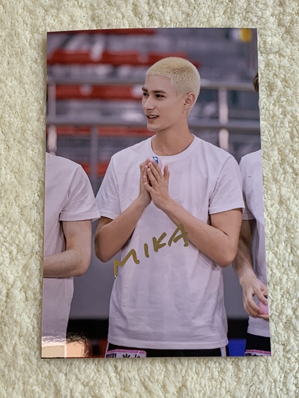 Pre - รูปถ่ายที่มีลายเซ็น INTO1