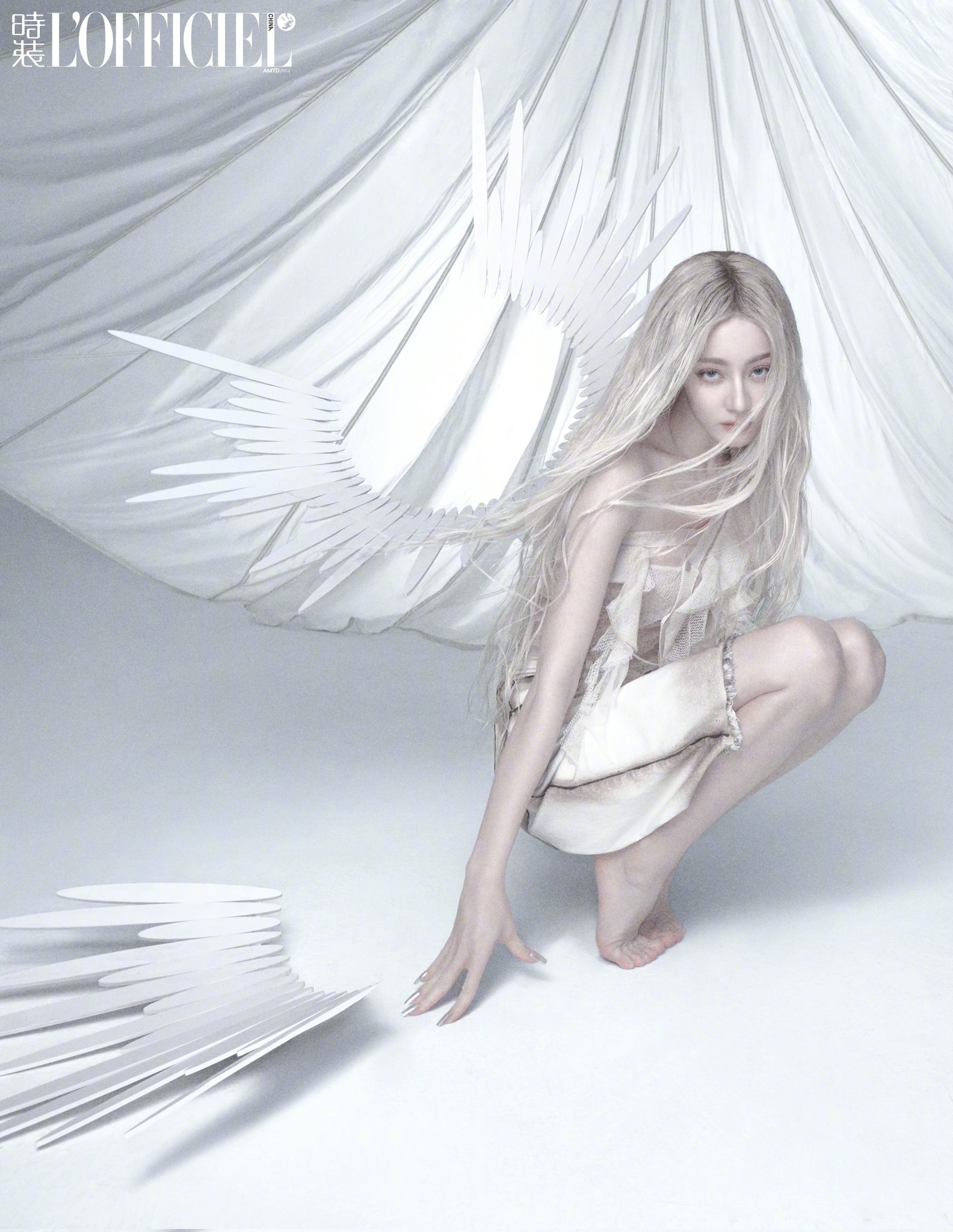 Pre - นิตยสาร L'OFFICIEL ตี๋ลี่เร่อปา Dilireba 2024+ การ์ด 2