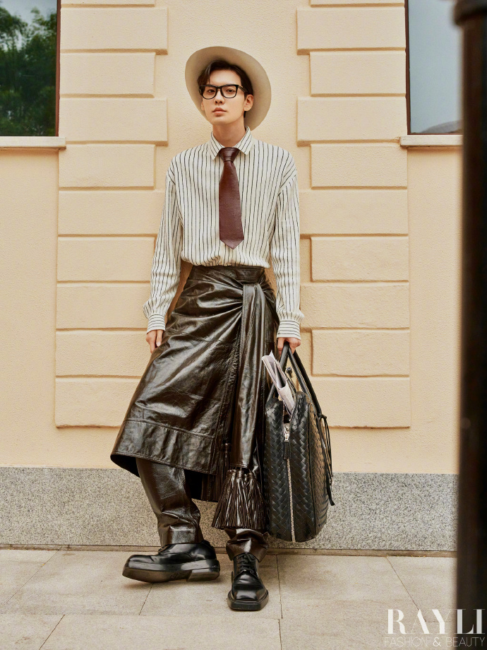 Pre - นิตยสาร 瑞丽服饰美容 Ruili/ Rayli ปี้เหวินจวิ้น BiWenJun 毕雯珺 2024