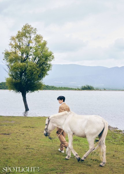 Pre - นิตยสาร SPOTLiGHT นายท่านกรชิต INTO1 2022+การ์ด