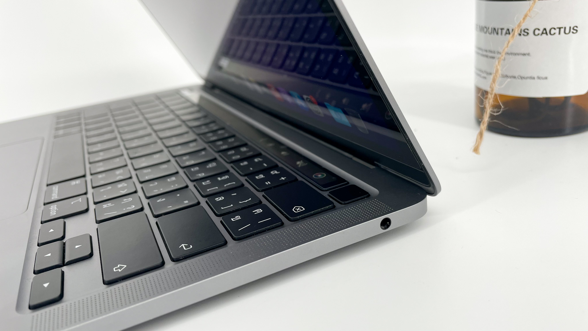 Macbook Pro (13-inch, M1, 2020) 8/256 GB