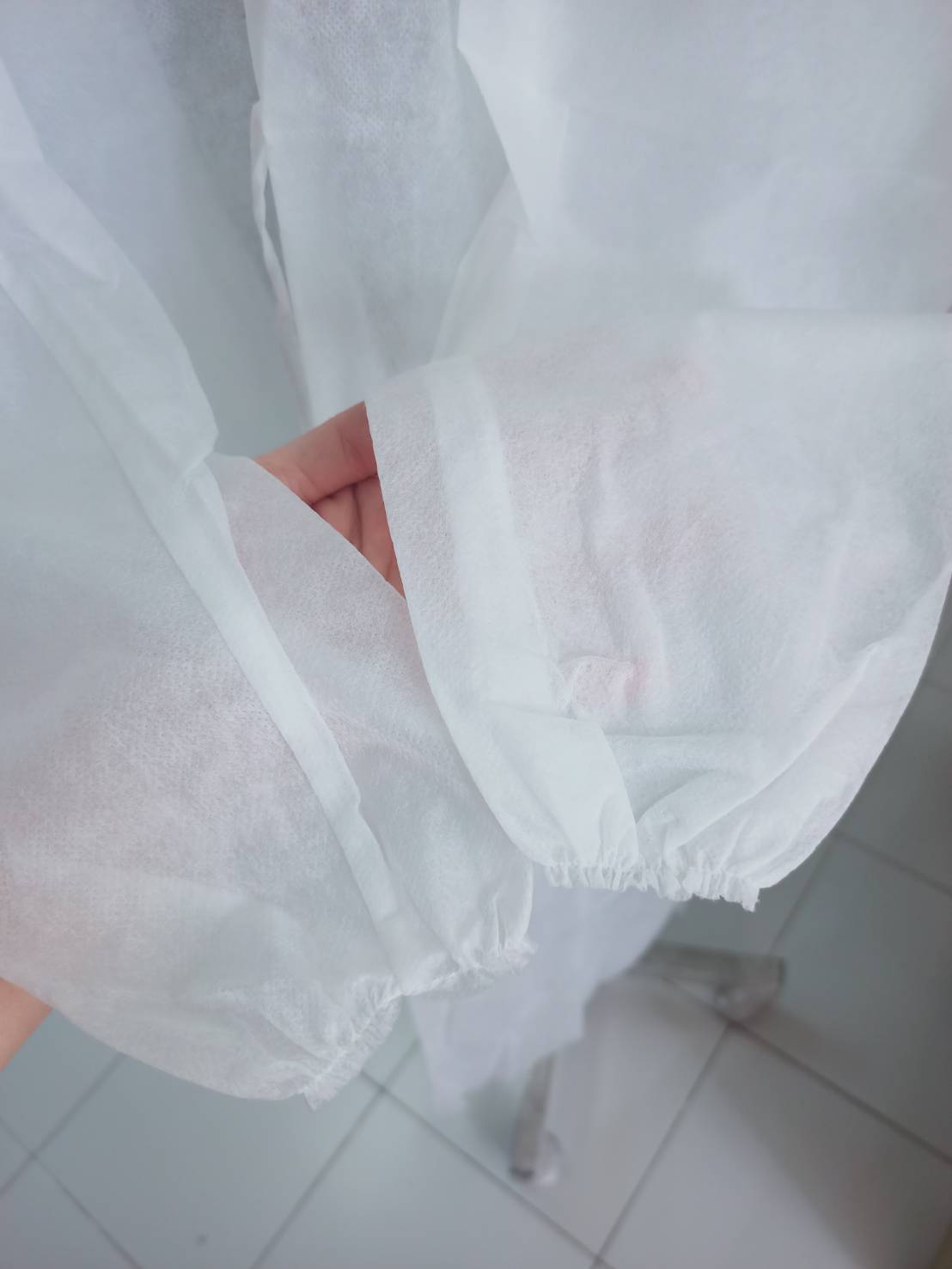 เสื้อกาวน์ใยสังเคราะห์ ( Isolation Gowns )