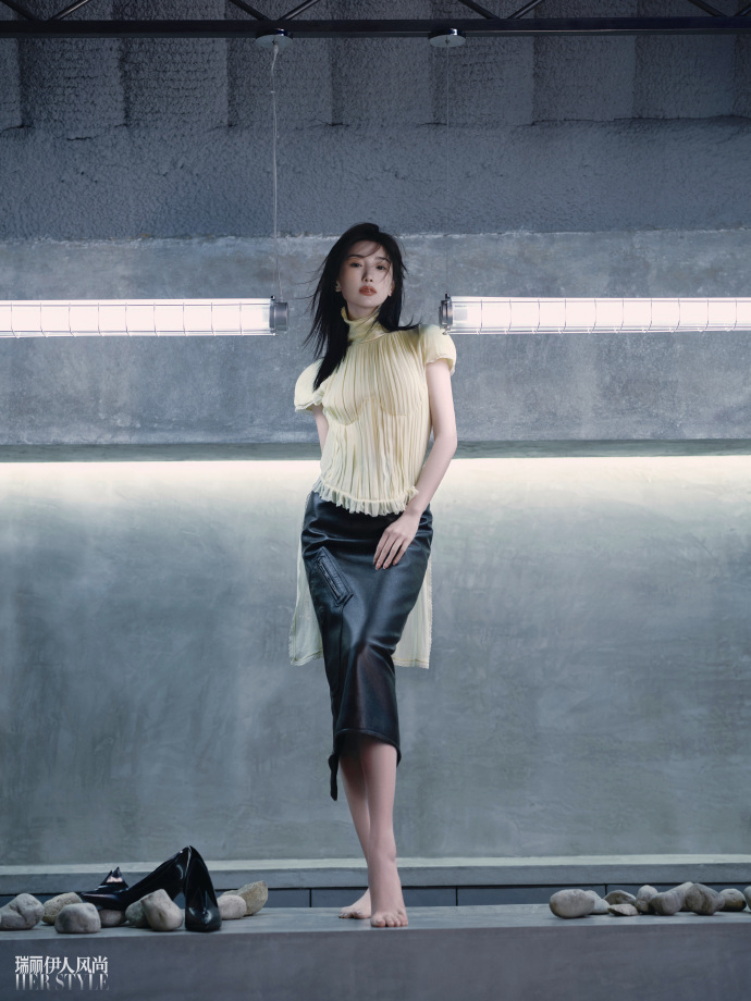 Pre - [瑞丽伊人风尚] นิตยสาร Herstyle เหมาเสี่ยวถง MaoXiaoTong 2025