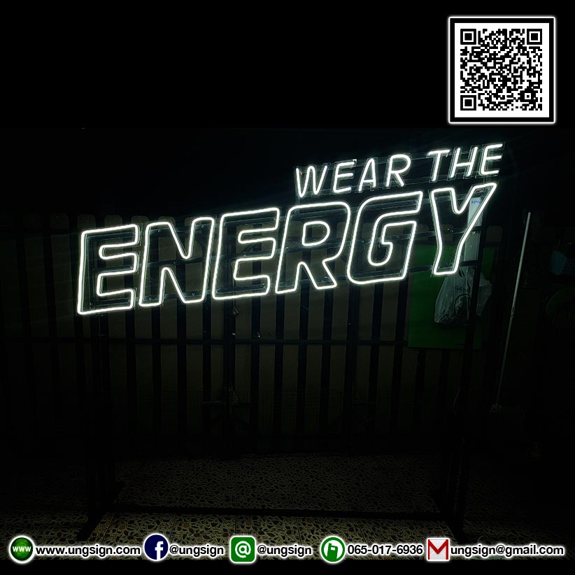 ป้ายไฟ นีออนเฟรค NeonFlex "WEAR THE ENERGY" ไฟสีขาว ติดลงบนอะคริลิคใส รับผลิตตามรูปแบบที่ต้องการ