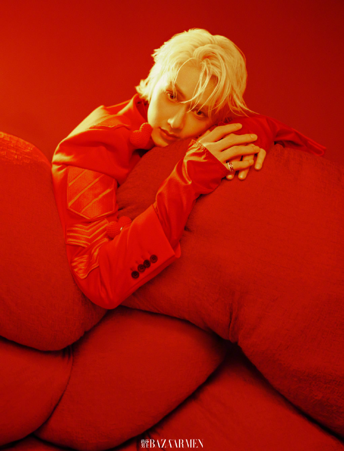 Pre - นิตยสาร Bazaar Men China JUNHUI WENJUNHUI 2025+โปสเตอร์(ในเล่ม)