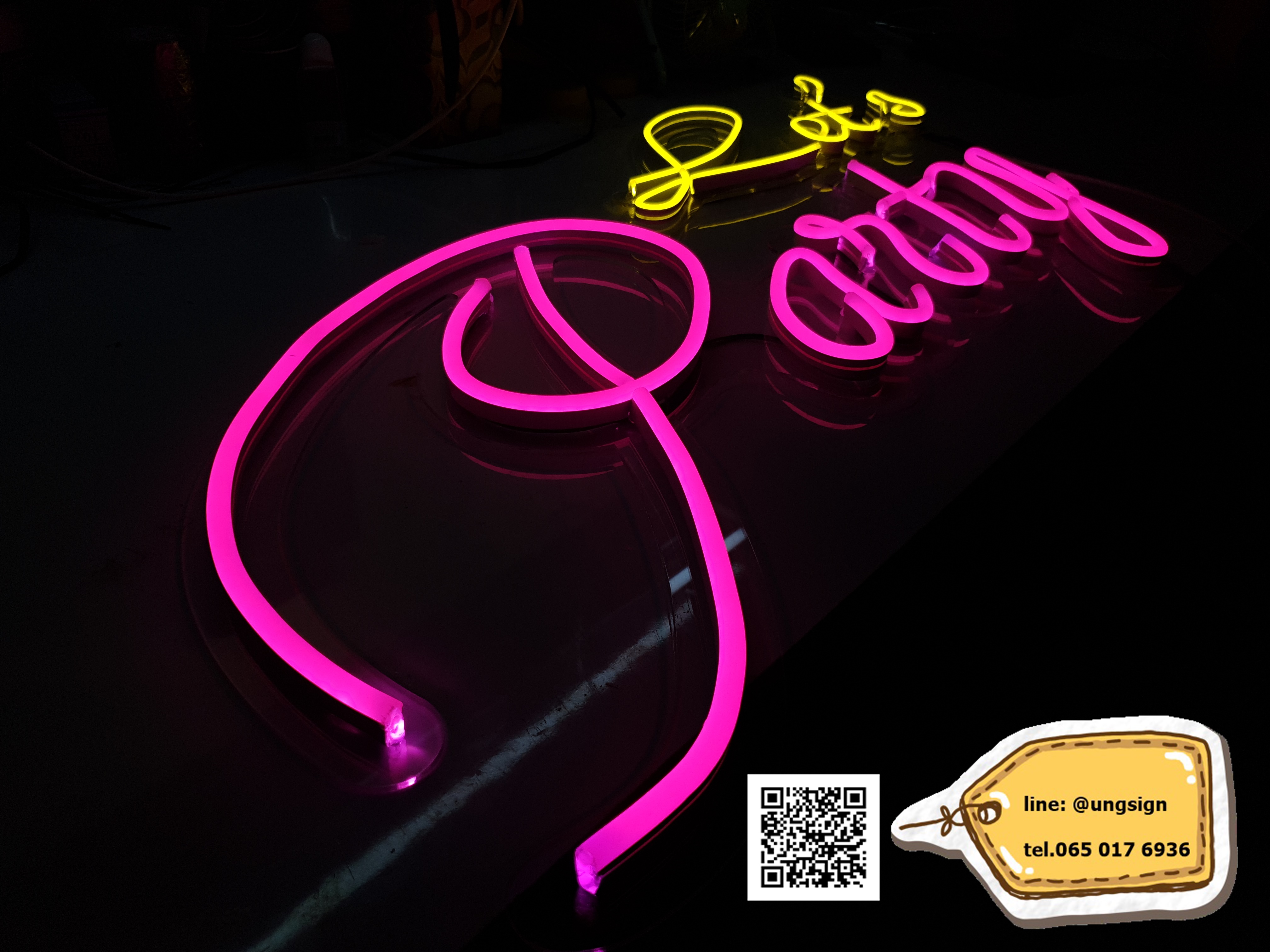 ป้ายนีออนเฟรค "Let Party"