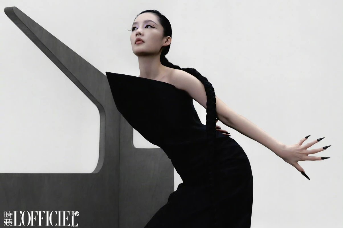 Pre - นิตยสาร L’Officiel China หลี่ชิ่น LiQin 2024