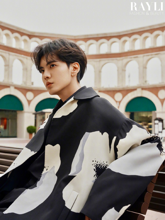 Pre - นิตยสาร 瑞丽服饰美容 Ruili/ Rayli ปี้เหวินจวิ้น BiWenJun 毕雯珺 2024