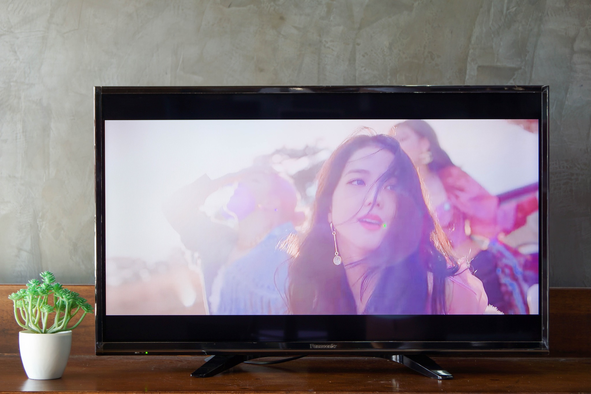 PANASONIC ทีวี FHD LED (32", Smart) รุ่น TH-32FS500T