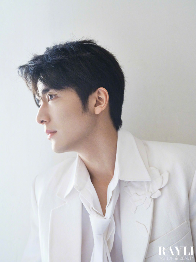 Pre - นิตยสาร 瑞丽服饰美容 Ruili/ Rayli จางซินเฉิง zhangxincheng 2024