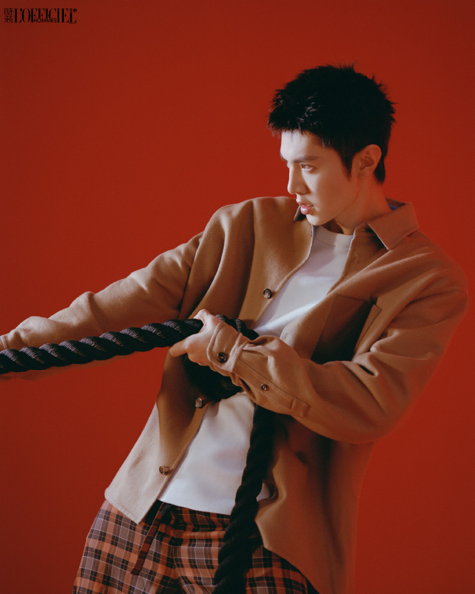 Pre - นิตยสาร L'Officiel Hommes เฉินเจ๋อหย่วน 陈哲远 ChenZheyuan 2025 A/B/C+การ์ด