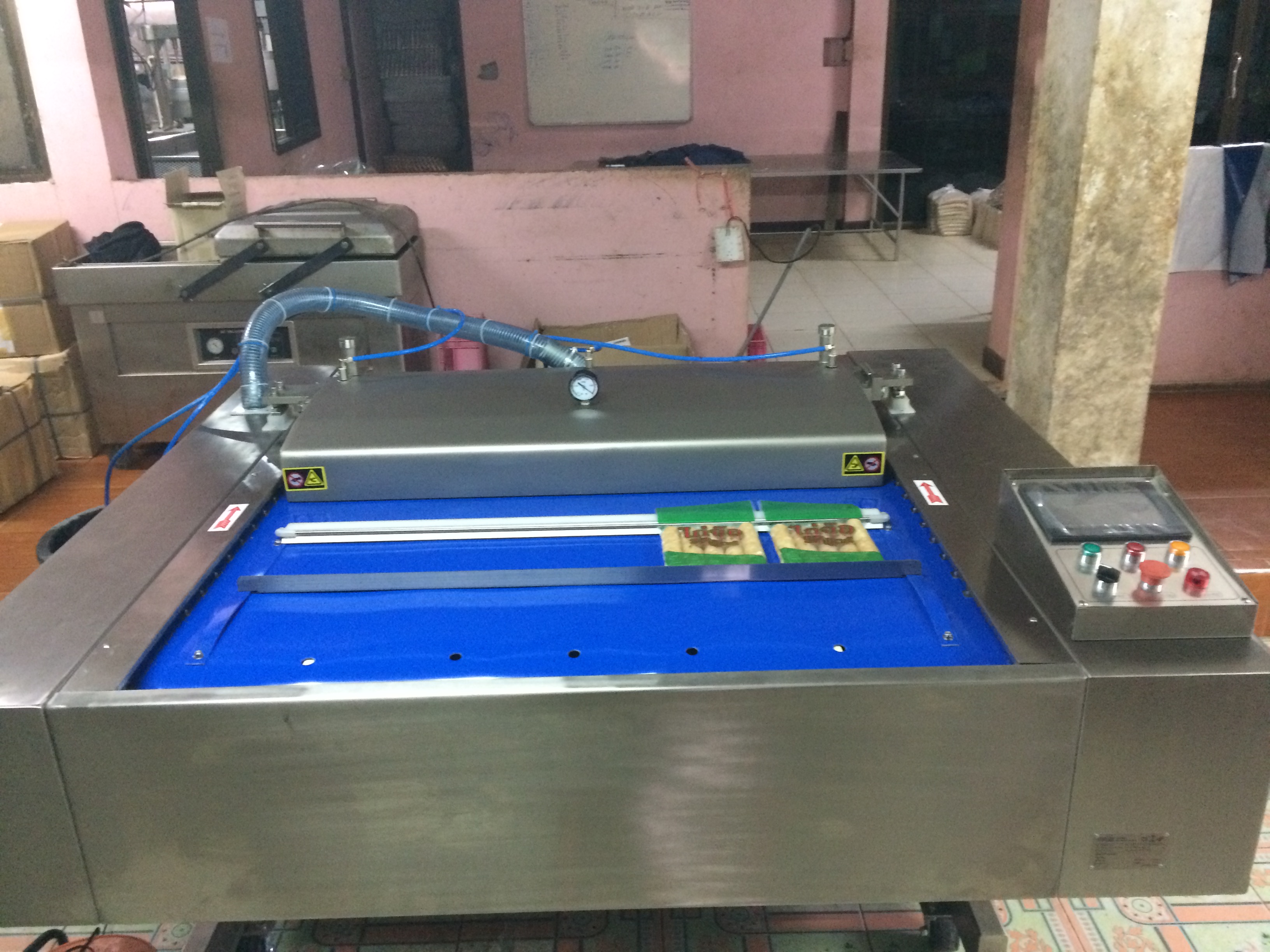 HVB-1020F เครื่องซีลสูญญากาศแบบสายพานต่อเนื่อง