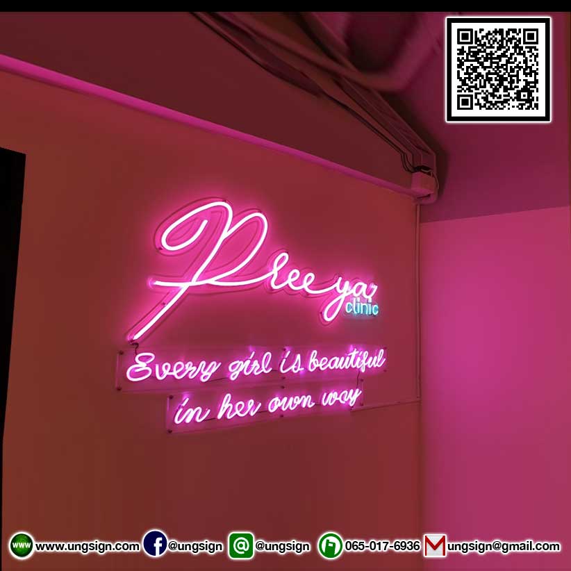 Preeya clinic ป้ายไฟนีออนเฟรคสีชมพูสีฟ้า เพิ่มความน่ารักสดใสให้ คลินิค ได้อย่างลงตัว