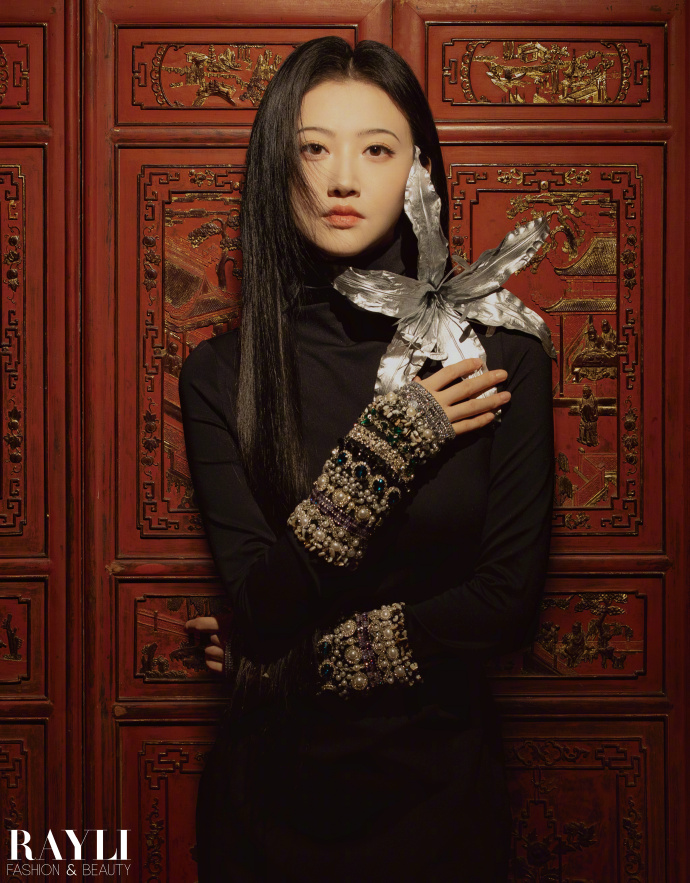 Pre - นิตยสาร 瑞丽服饰美容 Ruili/ Rayli จิ่งเถียน jingtian 2024