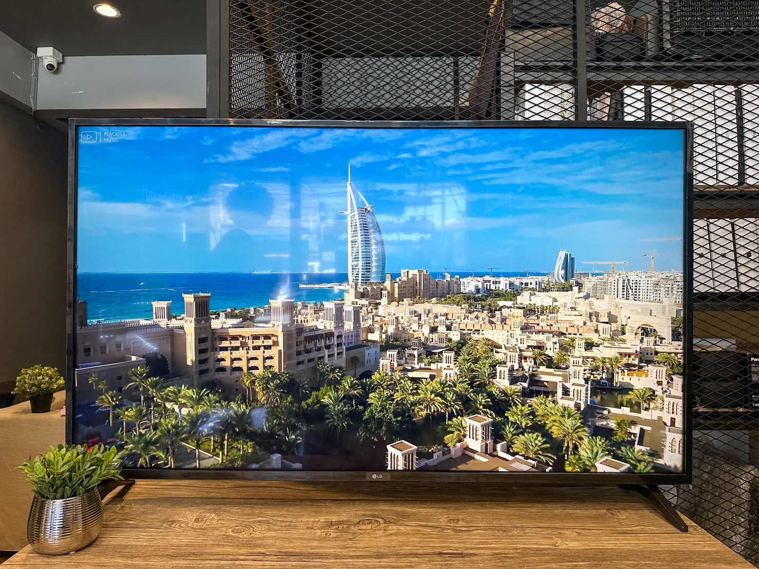 LG UHD 4K Smart TV รุ่น 55UN7300