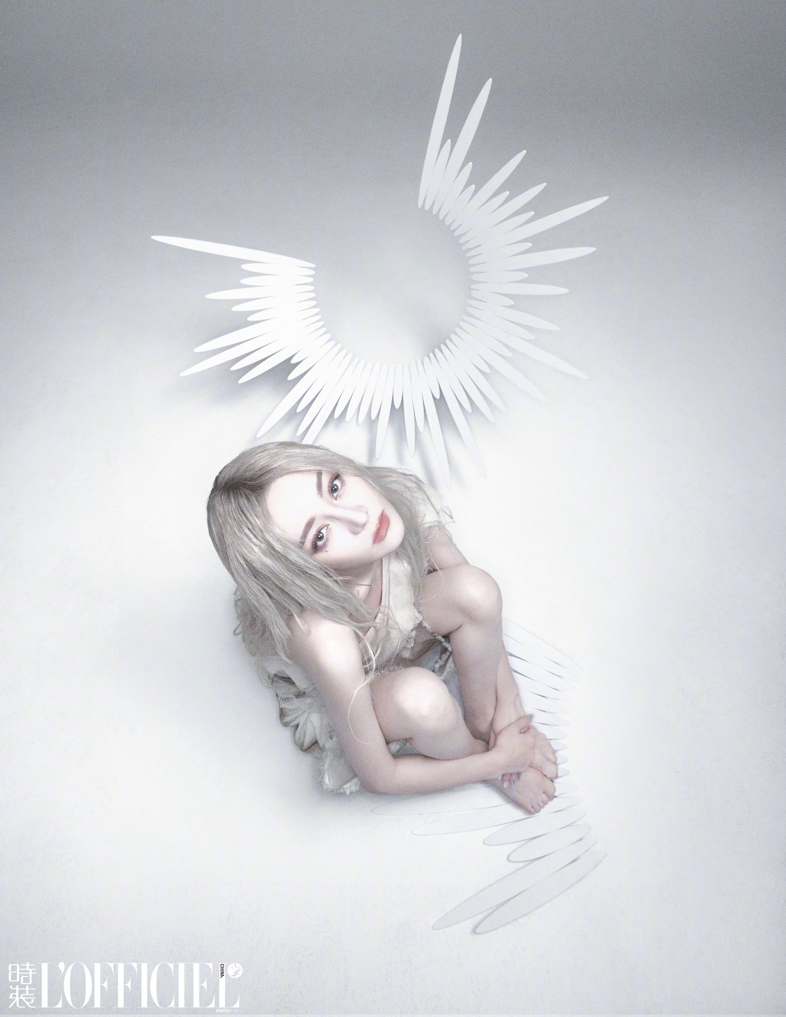 Pre - นิตยสาร L'OFFICIEL ตี๋ลี่เร่อปา Dilireba 2024+ การ์ด 2