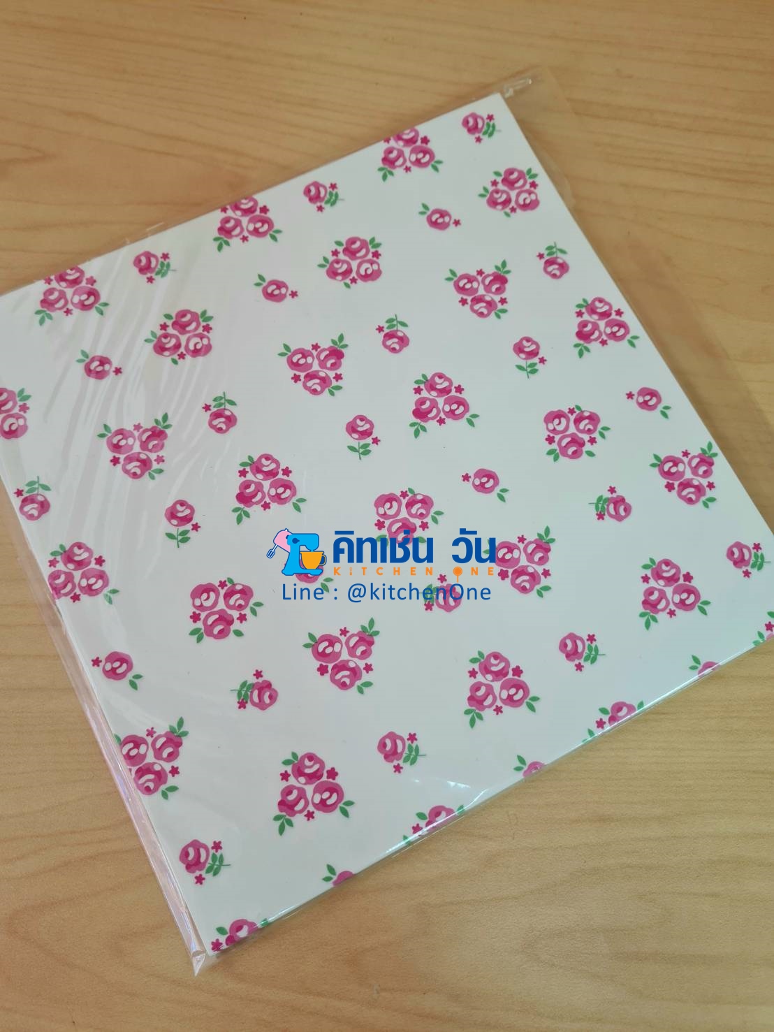 กระดาษรองขนม ห่อขนม กระดาษไขลายน่ารัก (แพ็คละ 100 แผ่น) ขนาด 18x18 ซม ใช้รองอาหาร,ขนม รองอบ ห่อขนม,แซนวิช foodgrade