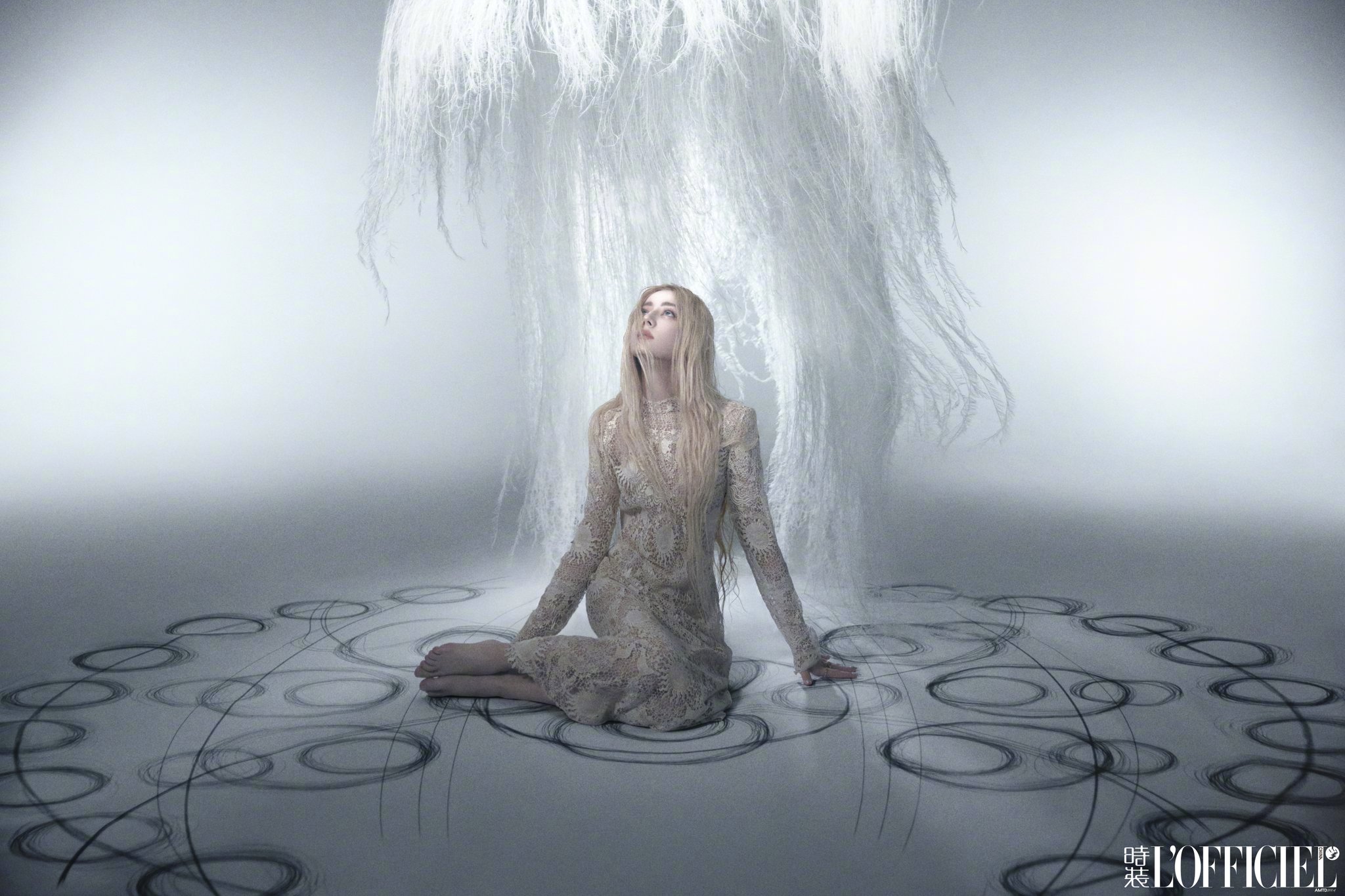 Pre - นิตยสาร L'OFFICIEL ตี๋ลี่เร่อปา Dilireba 2024+ การ์ด 2