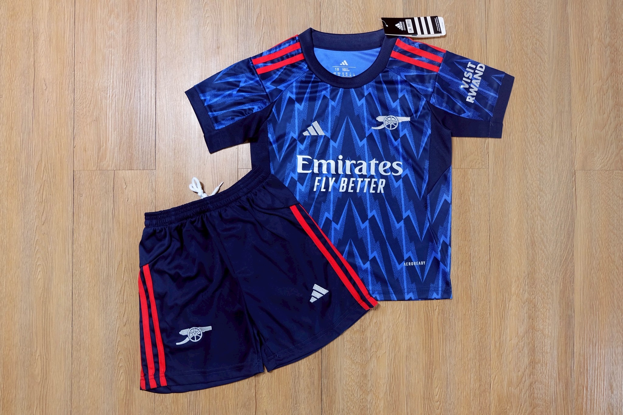 ชุดฟุตบอลเด็ก – 2025-26 ชุดฟุตบอลเด็กอาร์เซนอล สีน้ำเงิน สำหรับเด็ก Fans Edition เกรดแฟนบอล Size 18-28