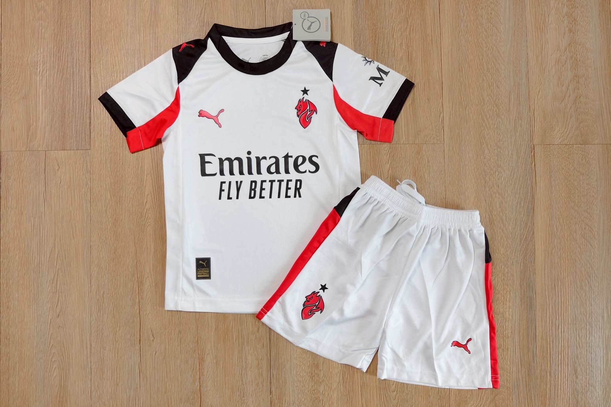 ชุดฟุตบอลเด็ก – AC MILAN เยือน สีขาว Fans Edition เกรดแฟนบอล 2026