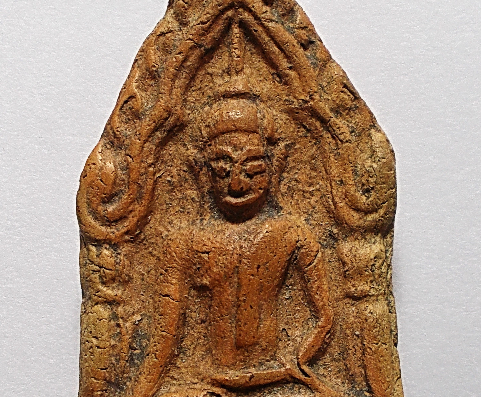 ขุนแผนนั่งกุมาร เนื้อดินหลังจารย์ ลพ.โหน่ง วัดคลองมะดัน สุพรรณบุรี