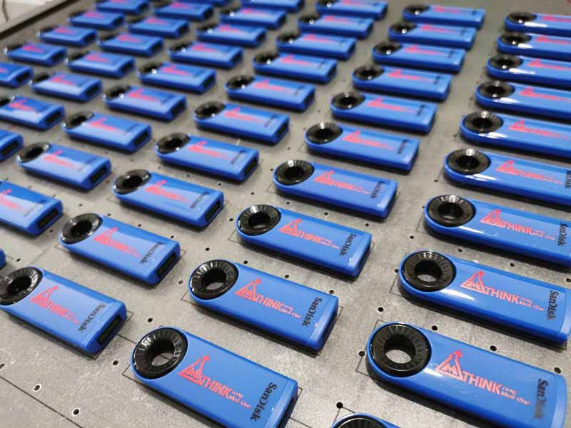 พิมพ์โลโก้ สกรีนโลโก้บนแฟลชไดร์ว เพาเวอร์แบงค์