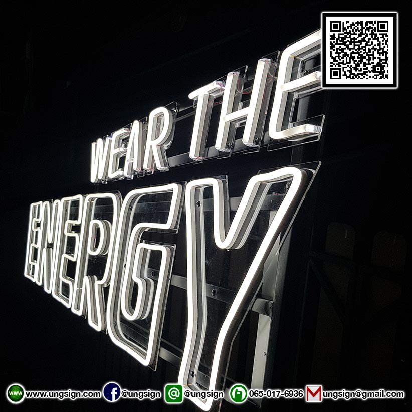 ป้ายไฟ นีออนเฟรค NeonFlex "WEAR THE ENERGY" ไฟสีขาว ติดลงบนอะคริลิคใส รับผลิตตามรูปแบบที่ต้องการ