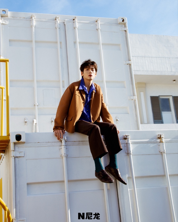 Pre - นิตยสาร NYLON จ๋ายเซียวเหวิน ZhaiXiaoWen 5/2025+การ์ด*6