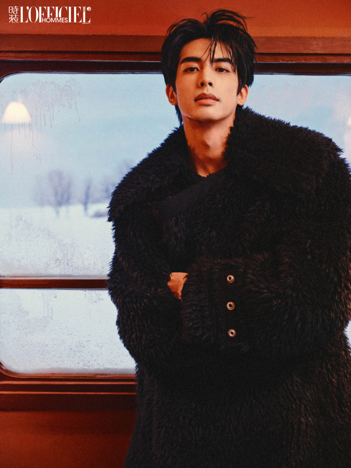 Pre - นิตยสาร L’Officiel Hommes ซ่งเวยหลง SongWeilong 2025+การ์ด*1