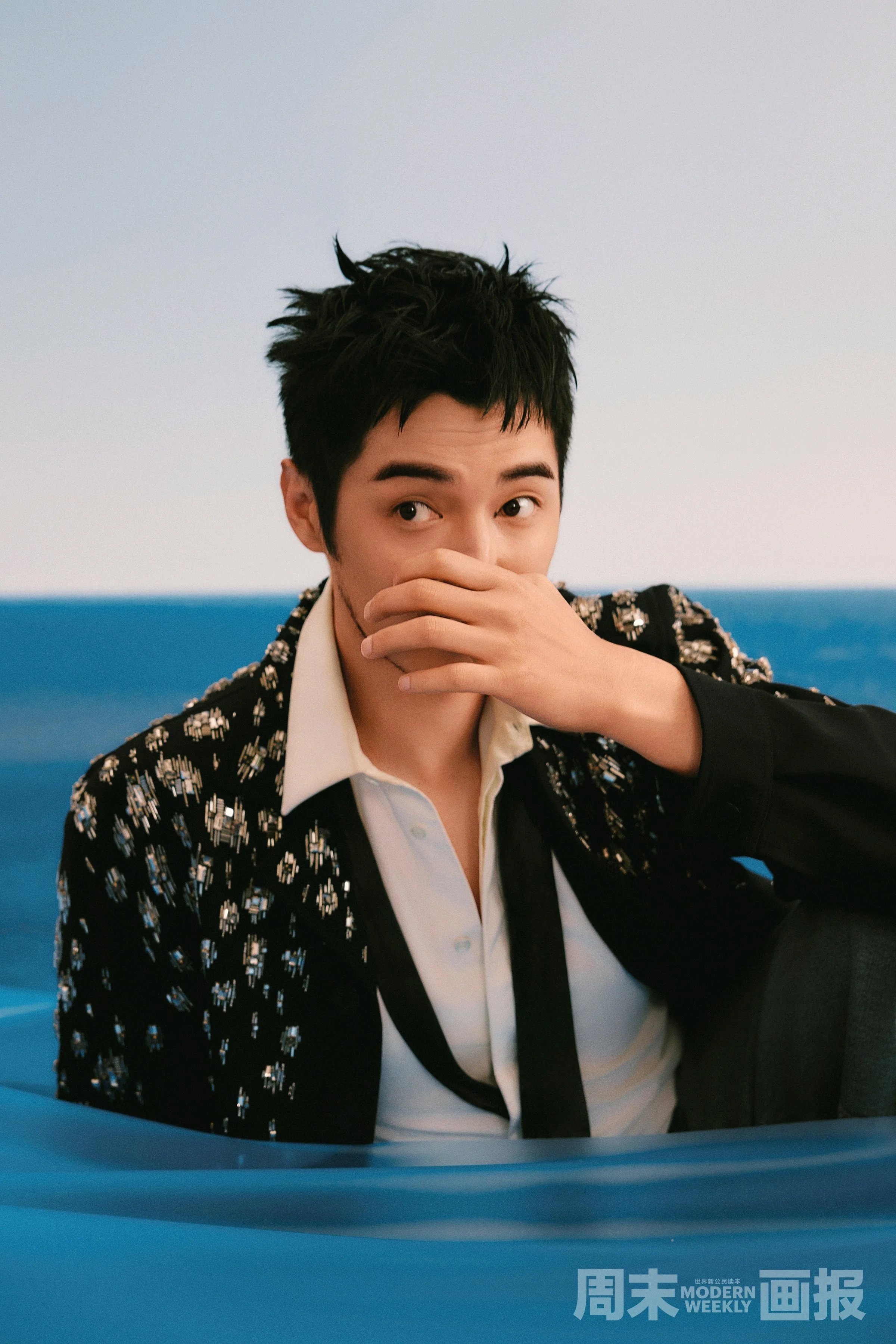 Pre - นิตยสาร Modern Weekly 金世佳 จินชื่อเจีย JinShiJia 2024