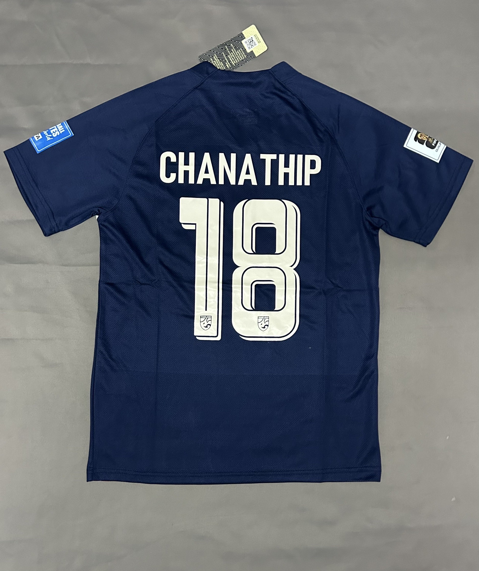 เสื้อทีมชาติไทย พร้อมชื่อ เบอร์ CHANATHIP # 18 Fans Edition เกรดเเฟนบอล 2025