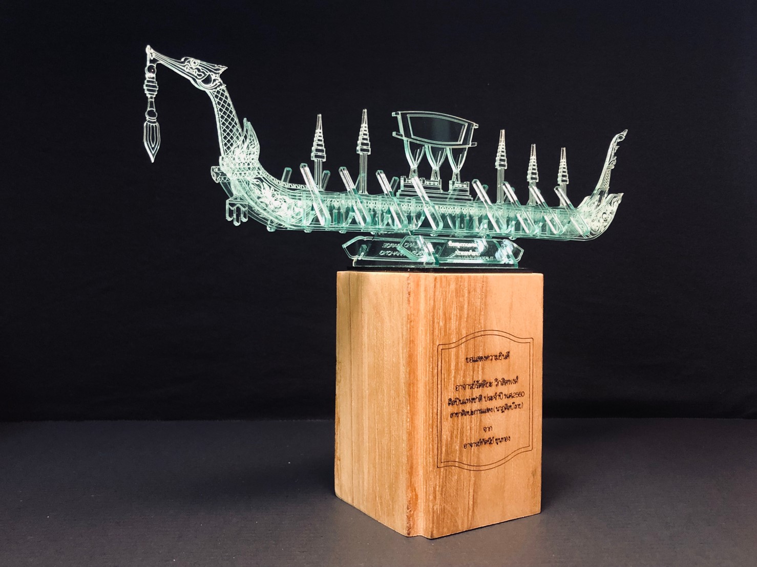 ของทีระลึกงานประชุม ของที่ระลึกงานเกษียณ ของแจกวิทยากร ของขวัญ VIP ของที่ระลึกงานเกษียณ ชุดสุพรรณหงส์ พิเศษ