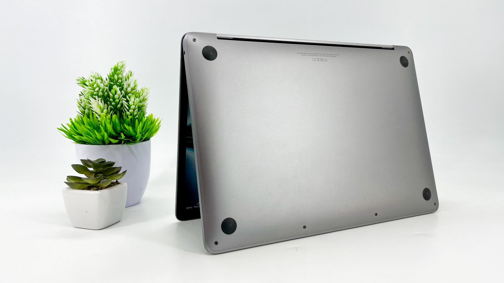 MacBook Pro (13-nich , M1 , 2020) 8/256GB