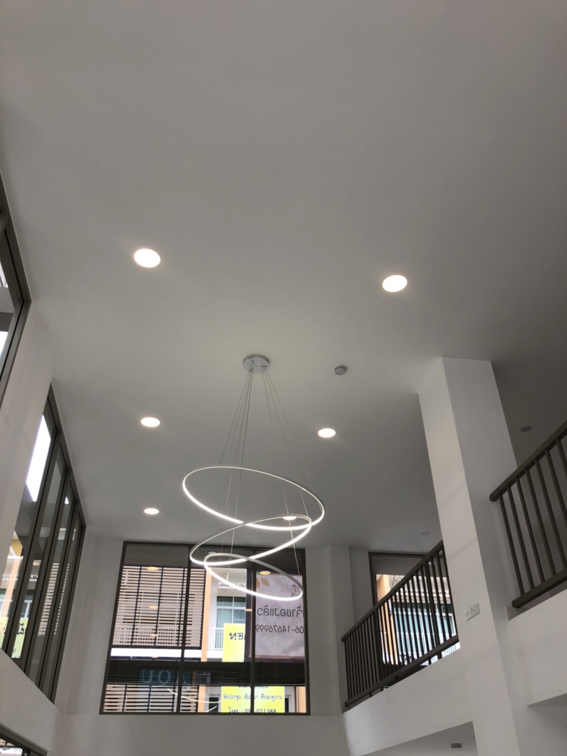 โคมไฟห้อยเพดานโมเดิร์น Circle LED light from inside White Frame